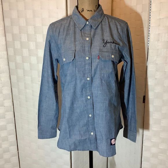 Nwt Levi's blue NY Yankees embroidered MLB blouse size medium - Picture 2 of 10